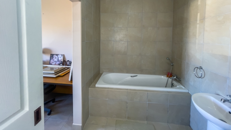 2 Bedroom Property for Sale in Heiderand Western Cape